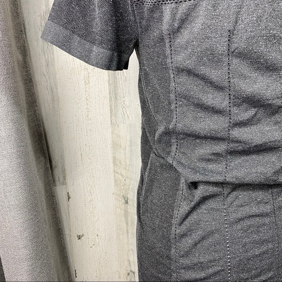 Fabletics Delta Short Sleeve Seamless top sz XS - Picture 9 of 9